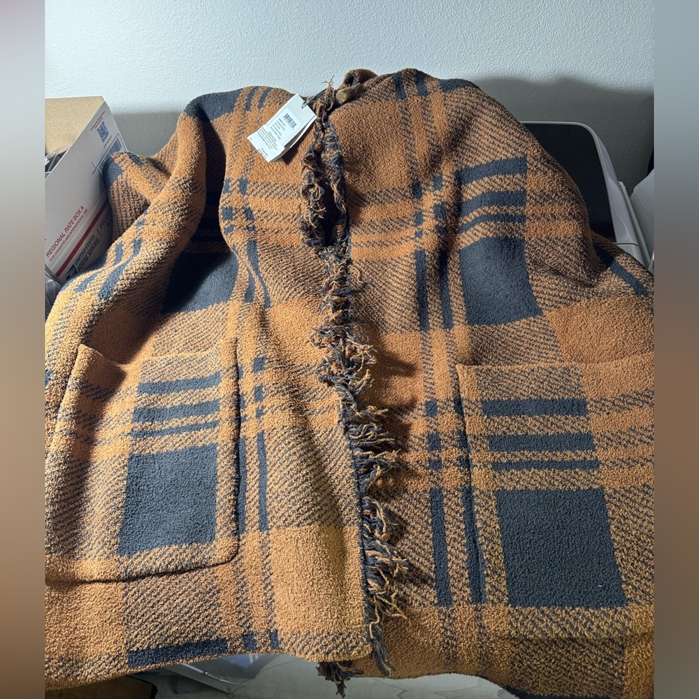 Barefoot Dream cozychic fringe plaid hooded poncho  honey/carbon one size NWT - Picture 8 of 13